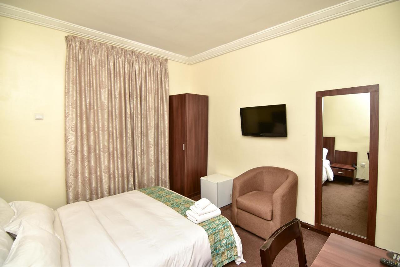 Sinclair Guest House Abuja Bagian luar foto